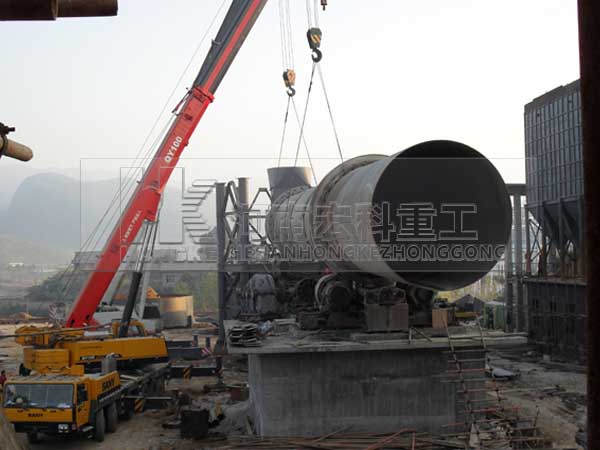 遼寧丹東頁巖陶?；剞D窯安裝現場